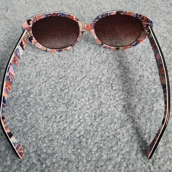 Fendi Brown Sunglasses With Multicolor Logo - Picture 5 of 9